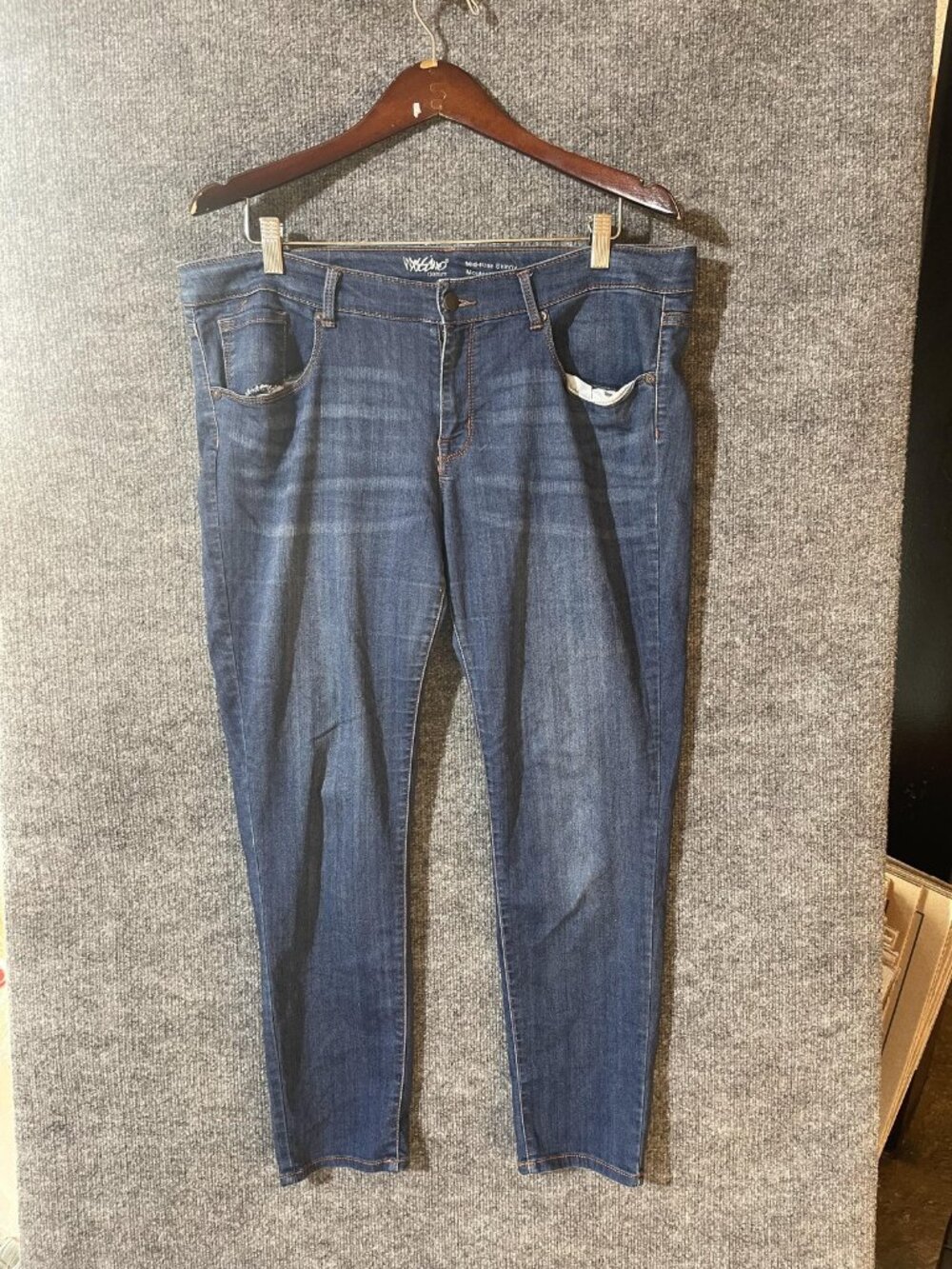 Mossimo Denim Mid Rise Skinny Jeans Womens 14/32 Medium Wash Blue Stretch Denim
